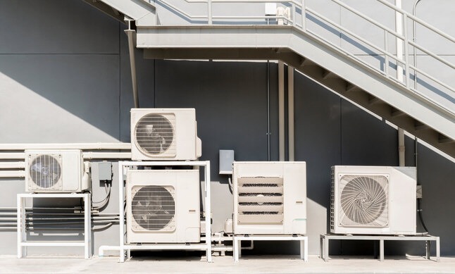 Compresseurs Climatiseurs Sur Le Toit Du Batiment