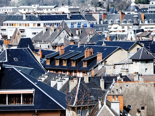 Picturesque Rooftop View Les Meilleures Solutions de Chauffage pour les Appartements et Petits EspacesOf Chambéry, Savoie, France